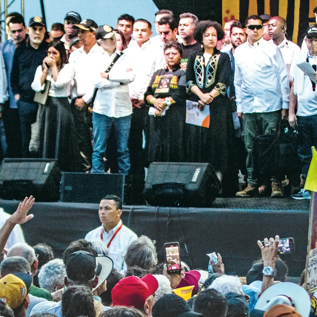 El presidente Gustavo Petro habló más de dos horas en el atril dispuesto en La Alpujarra. En un evento para celebrar la aprobación de la reforma laboral, pero que también fue sobre la paz urbana, fueron vistos algunos detenidos que participan en la mesa de paz de Itagüí.<b><span class="mln_uppercase_mln"> </span></b>FOTOS<b><span class="mln_uppercase_mln"> EL COLOMBIANO</span></b>