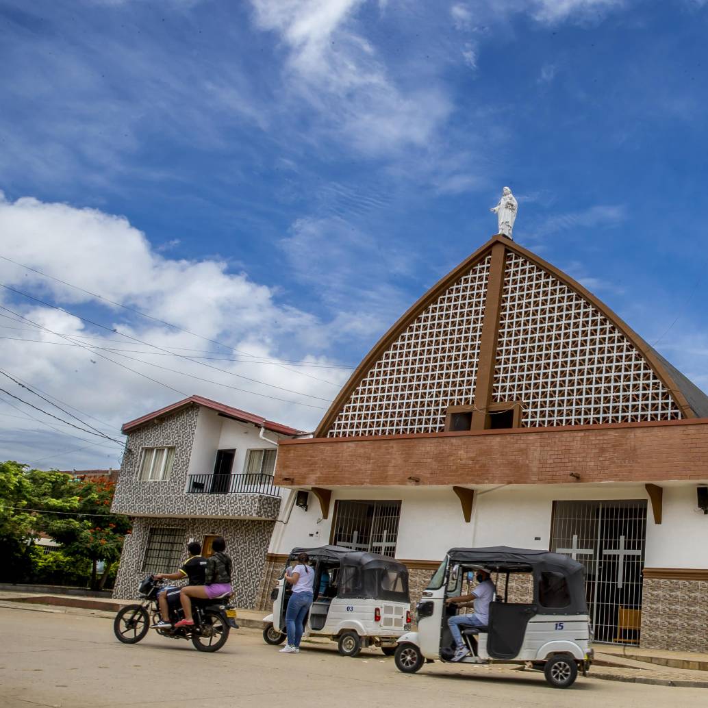 Los cinco cuerpos sin vida de las víctimas fueron llevados al casco urbano de Vegachí para luego ser trasladados a Medellín para las labores forenses. FOTO: <b>JUAN ANTONIO SÁNCHEZ</b>
