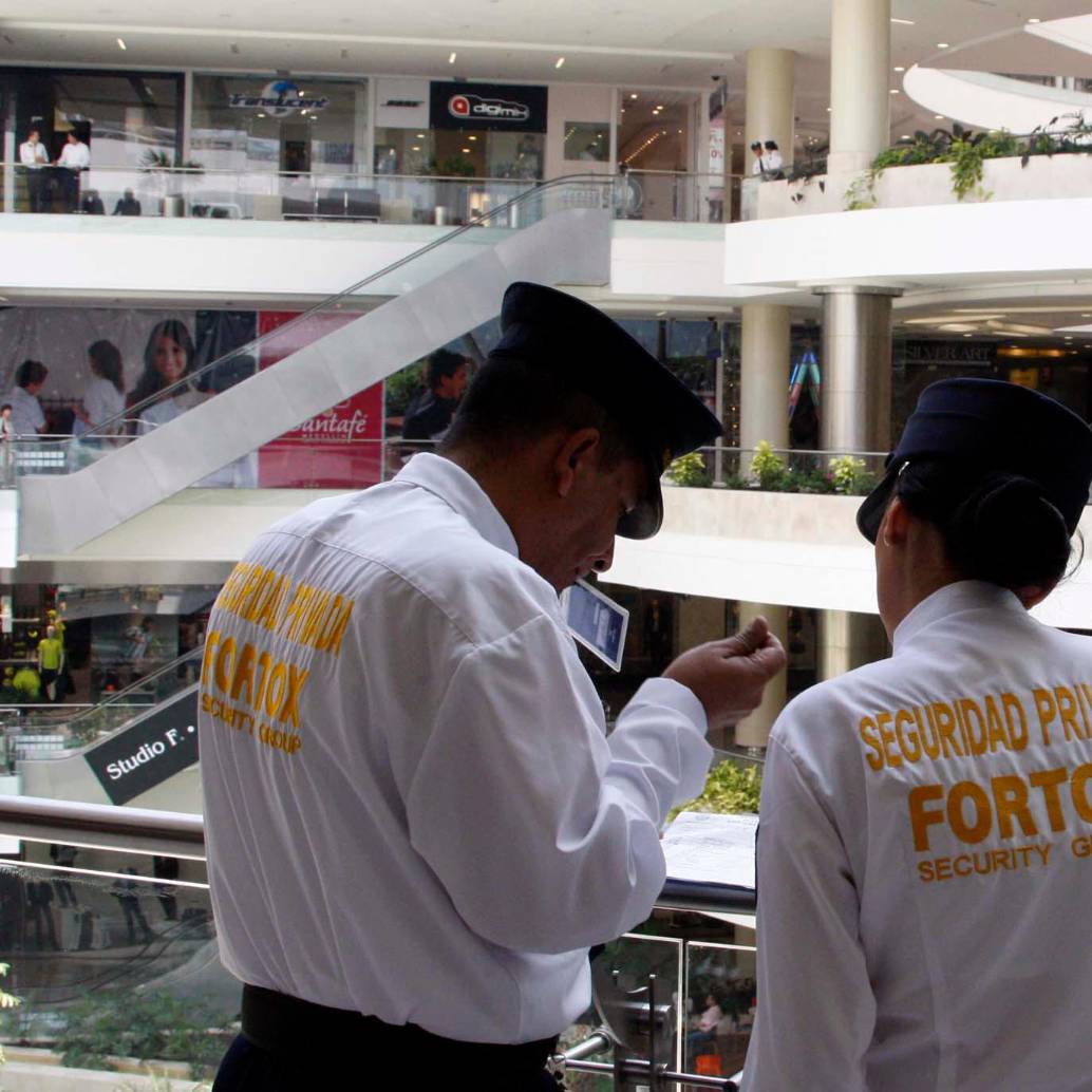 El sector de vigilancia y seguridad privada asegura que genera 400.000 empleos formales en Colombia y advierte sobre los riesgos que enfrentan trabajadores y empresas por recientes decisiones regulatorias. FOTO EL COLOMBIANO