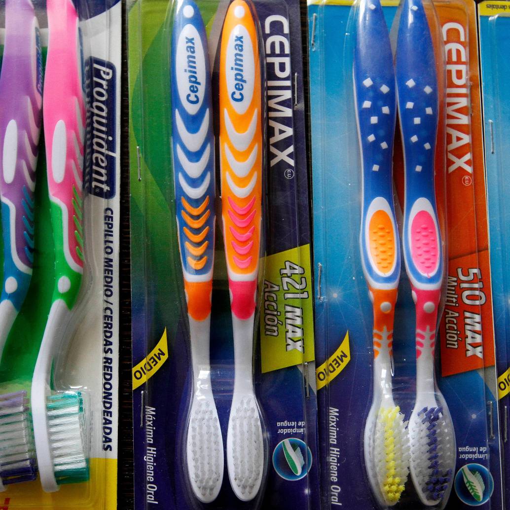 Los cepillos dentales manuales y eléctricos no son considerados dispositivos médicos. FOTO EL COLOMBIANO