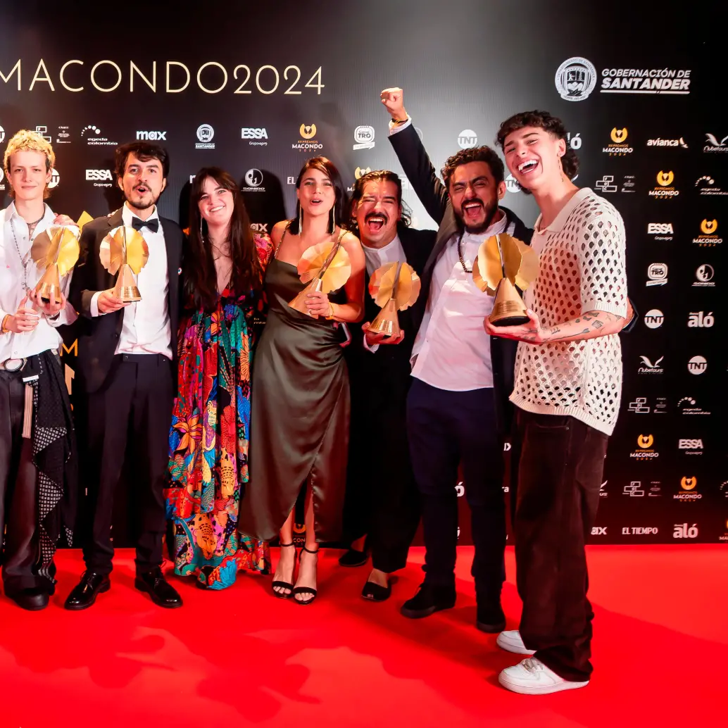 Equipo de <i>El otro hijo</i>, gran ganadora con siete premios en los XII Premios Macondo, 2024. Foto: Cortesía.