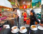 La Central Mayorista nació en 1971 con 180 locales comerciales, hoy son 970 donde no solo se venden papas y frisoles, también hay grandes bancos y restaurantes lujosos. FOTO Esneyder Gutiérrez