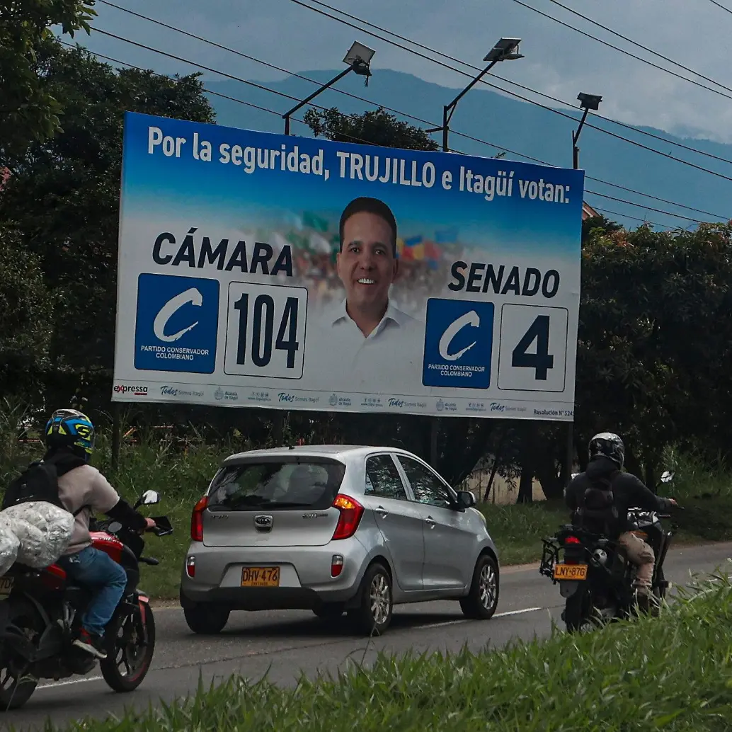 En Itagüí las calles están llenas de material propagandístico de los candidatos del exalcalde Trujillo. FOTO Camilo Suárez