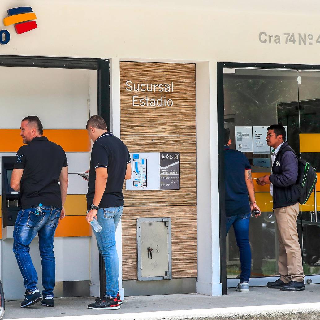 Desde la madrugada de este viernes se reportan fallas en los cajeros de Bancolombia. 