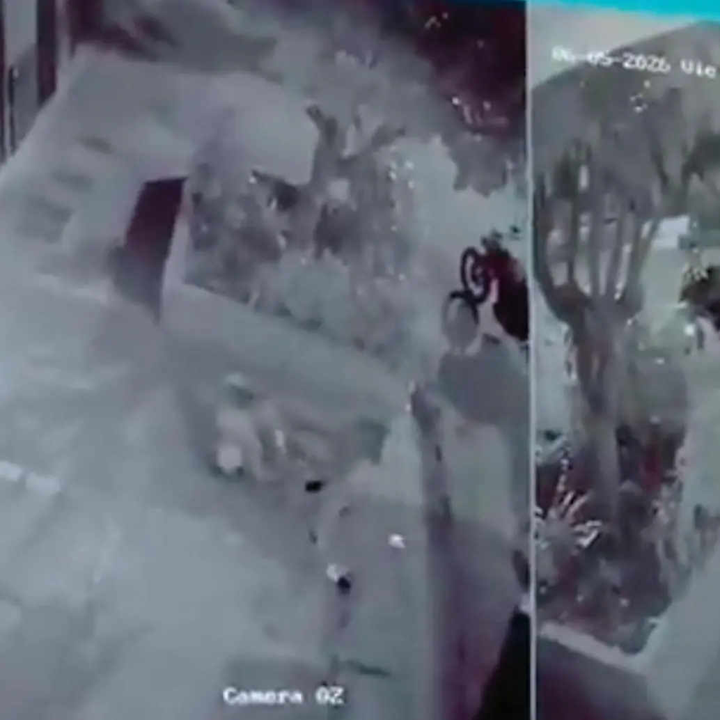 En cámaras de seguridad quedó captada la balacera en la que fallecieron dos uniformados. Tres personas fueron capturadas. FOTO Tomada de video