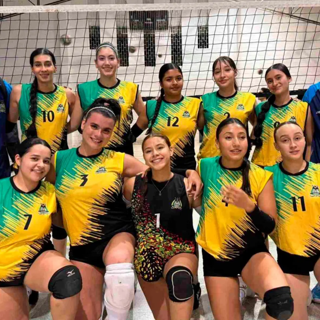 Emiliana Castrillón (número 3), con el equipo de Amagá con el cual se prepara para el Torneo del Suroeste antioqueño. FOTO: Cortesía