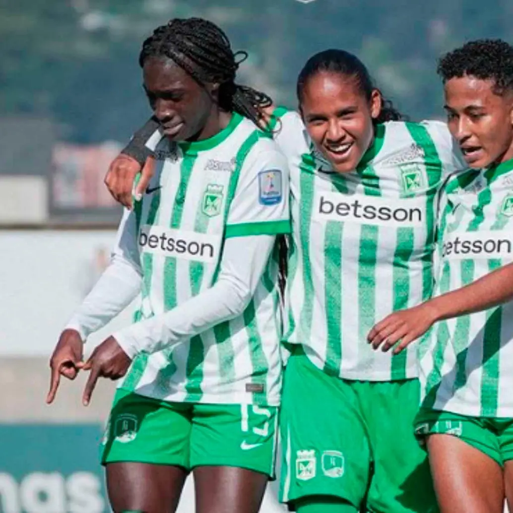 Las jugadoras del cuadro verdolagan celebran la clasificación a la semifinal de la Liga, a falta de un duelo para el cierre de los octavos de final. FOTO CORTESÍA ATLÉTICO NACIONAL 