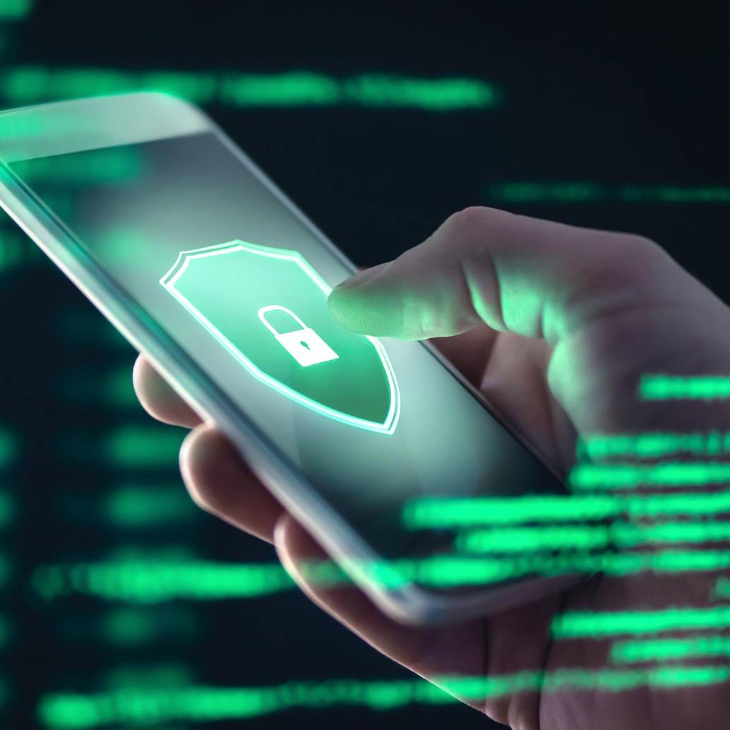 El <i>SIM swap</i> permite a delincuentes tomar control de una línea celular para interceptar SMS con códigos de verificación y desviar transferencias en sistemas de pago en tiempo real, como Bre-B. FOTO: Getty