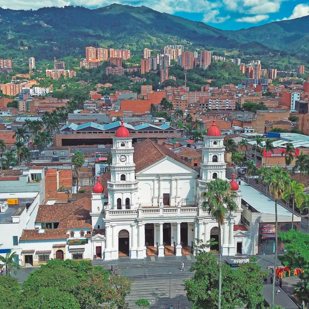 <p>Panorámica del municipio de Envigado que, según decreto municipal, este año ajustó un cuarto de milenio de fundado. </p><p><b>FOTO MANUEL SALDARRIAGA</b></p>