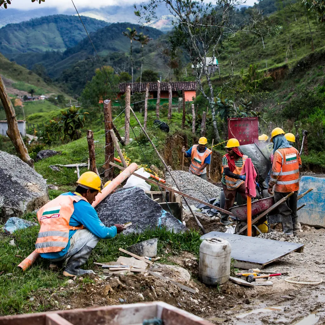Con la ejecución de estas obras, la Gobernación busca aumentar el porcentaje de vías pavimentadas del 45% al 65% de los 5.000 kilómetros que están a cargo del departamento. FOTO EL COLOMBIANO