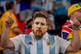 El rostro de Lionel Messi se multiplicó en las graderías del estadio donde Argentina venció a Australia. FOTO JUAN ANTONIO SÁNCHEZ 