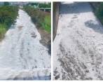 Así se veía el río Medellín a las 9:00 de la mañana de este miércoles, a la altura del barrio La Cruz, de Itagüí. Se desconoce el origen de esta espuma. FOTO: CORTESÍA