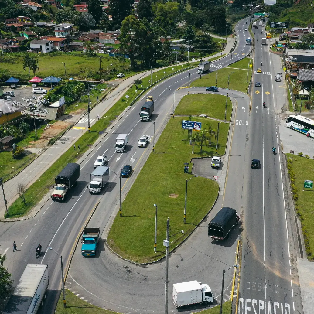 Desde el primero de agosto de este año, es decir en dos meses y una semana, el Invías recibiría las vías concesionadas a Devimed, siendo la principal la autopista Medellín-Bogotá. FOTO Manuel Saldarriaga