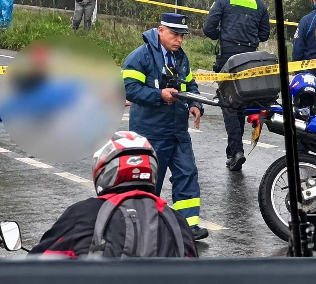 Así fue el accidente en la vía Medellín-Bogotá que habría involucrado a un vendedor ambulante. Foto: captura de video.