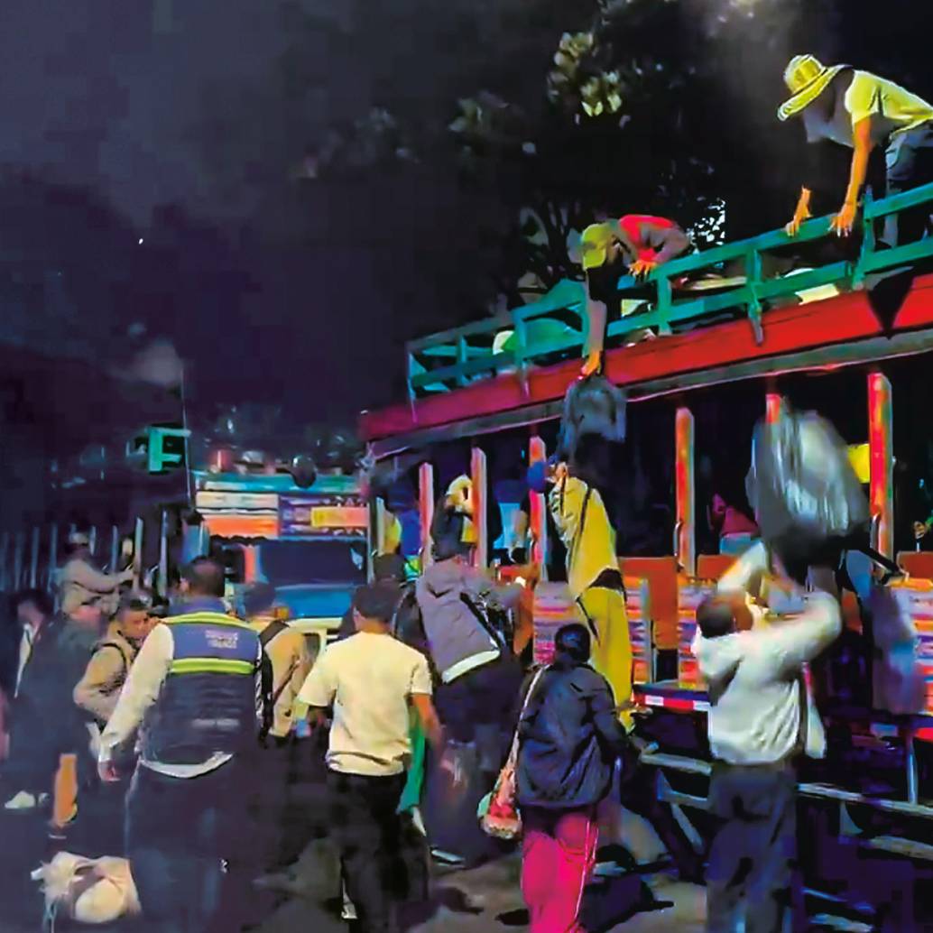 Tras los acuerdos, los indígenas levantaron sus protestas ayer en la madrugada, abordaron sus buses y regresaron a sus pueblos en Urabá.<b><span class="mln_uppercase_mln"> </span></b>FOTO<b><span class="mln_uppercase_mln"> CAPTURA DE VIDEO</span></b>