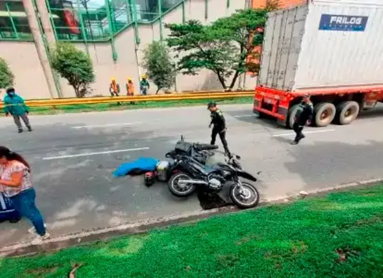 EN FOTOS: Motociclista murió tras accidente con camión en la Regional