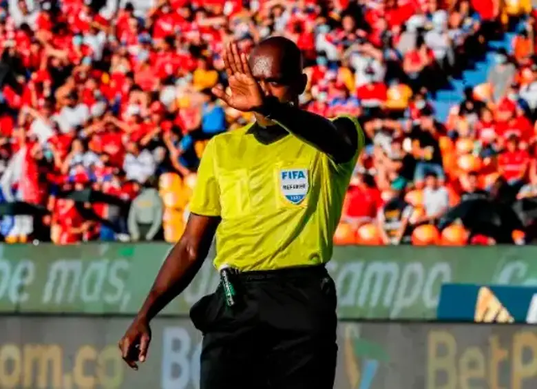 ¡No va más! El árbitro Jhon Hinestroza fue sancionado de por vida, ¿por qué?