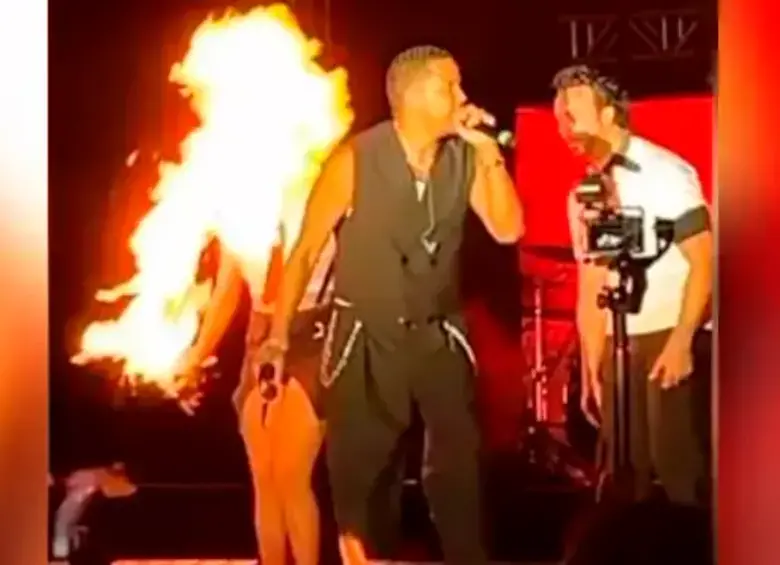 ¡Qué impresión! Bailarina del grupo Ilegales se prendió en llamas en pleno show