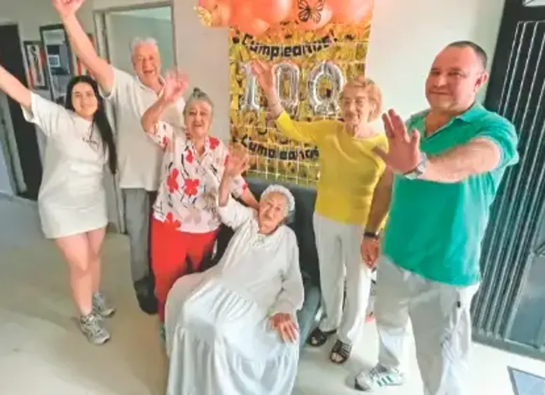 En fotos: Teresa Parra cumplió los 100 años y se persigna con el pie