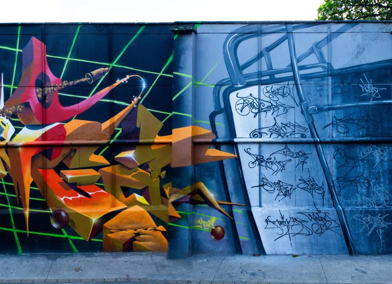 El mural “El graffiti y su legado en Medellín” fue creado por varios artistas urbanos en una superficie de 350 metros cuadrados. FOTO cortesía