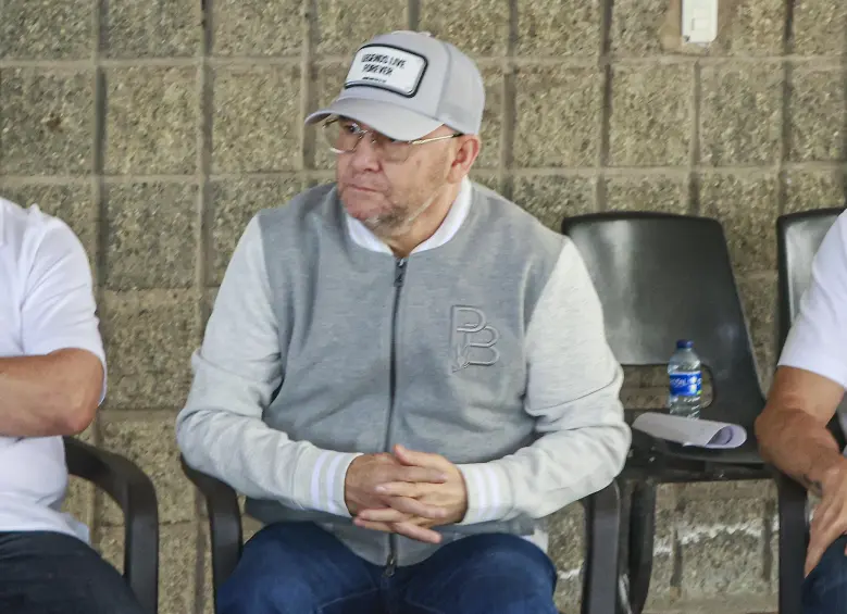 Al centro (de gorra), José Leonardo Muñoz Martínez, alias Douglas. Foto: Manuel Saldarriaga Quintero.
