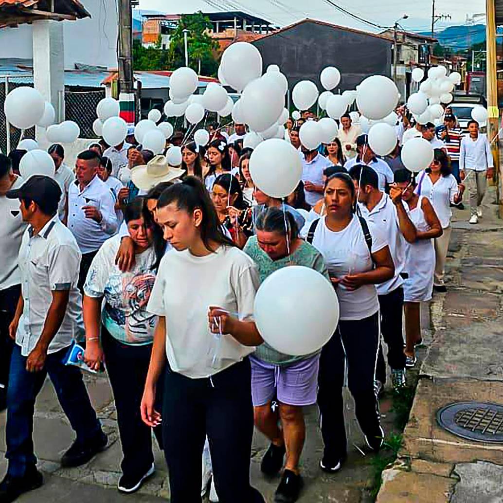 El 16 de febrero fue el velorio y las exequias de Kevin Acosta en Charalá (Santander). <span class="mln_uppercase_mln">FOTO</span> <b><span class="mln_uppercase_mln">#CHARALÁ </span></b>