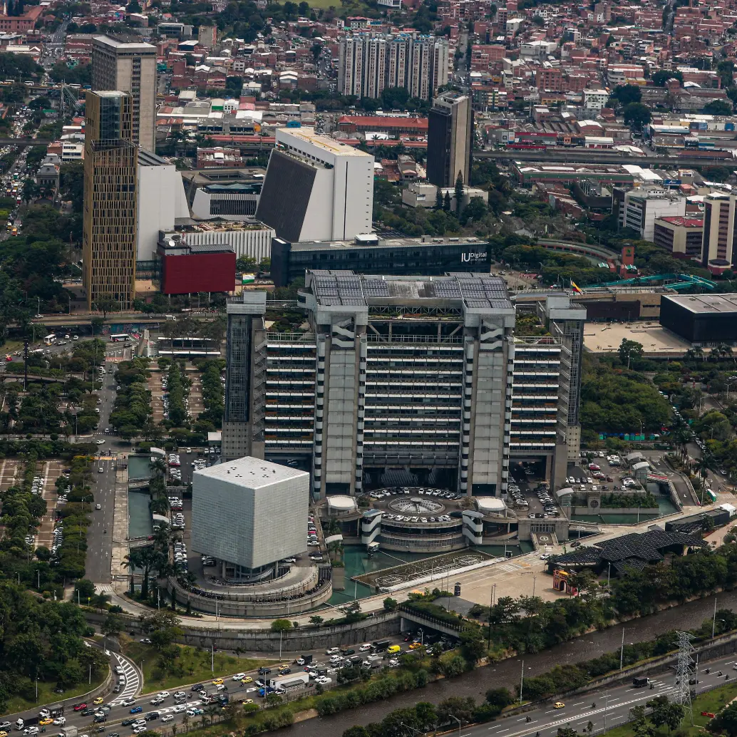 Medellín recibió un giro récord de transferencias de EPM para 2025: $2,64 billones. En la imagen, sede principal de EPM en La Alpujarra. FOTO: Manuel Saldarriaga