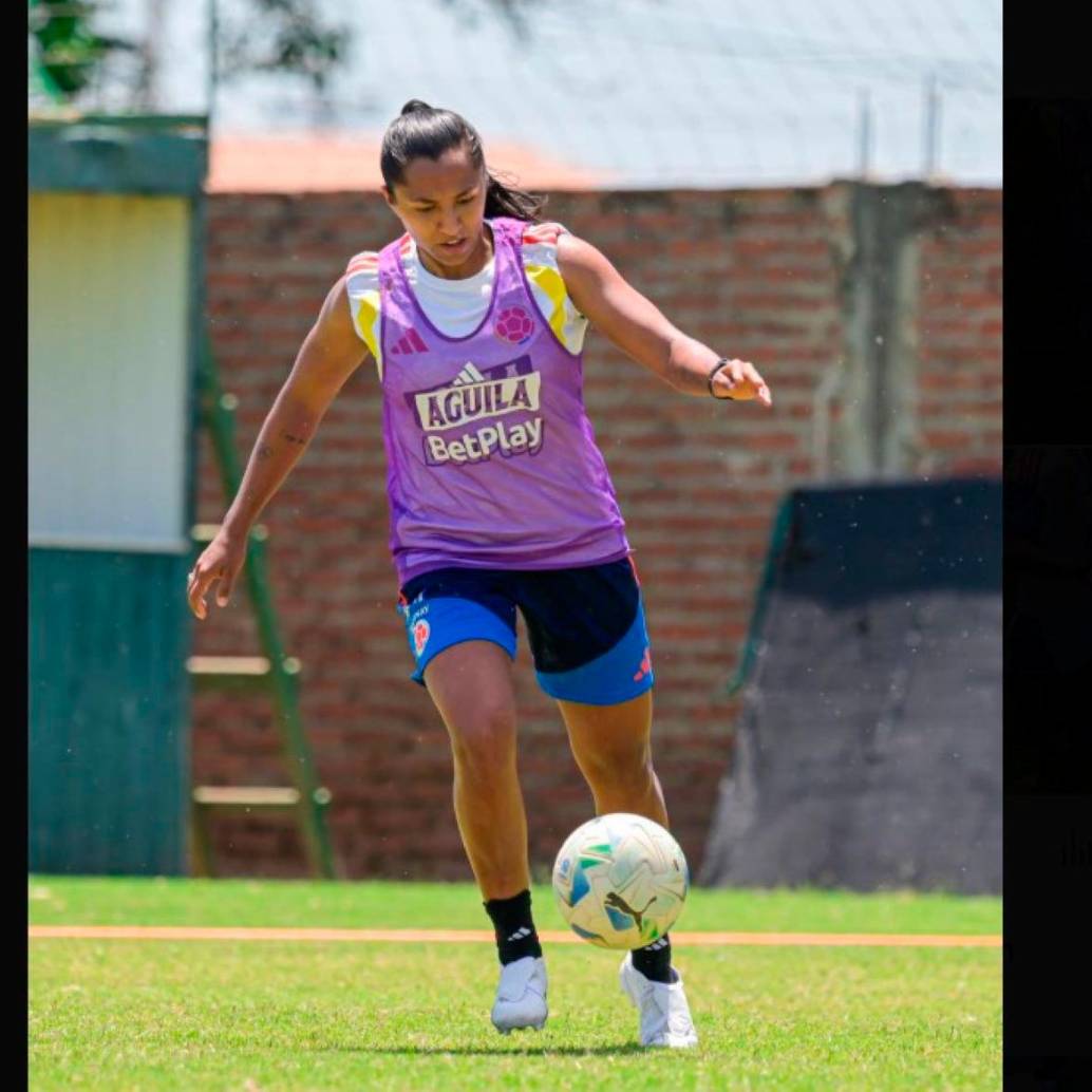 La defensora antioqueña Manuela Vanegas regresó a la Selección tras 10 meses y está feliz, podría ser alternativa de Ángelo Marsiglia para el duelo ante Bolivia, este viernes. FOTO CORTESÍA FCF