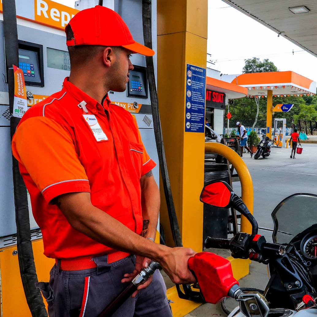 La estaciones de servicio tendrían un efecto negativo en personal, por cuenta de los mayores recargos nocturnos. FOTO EL COLOMBIANO
