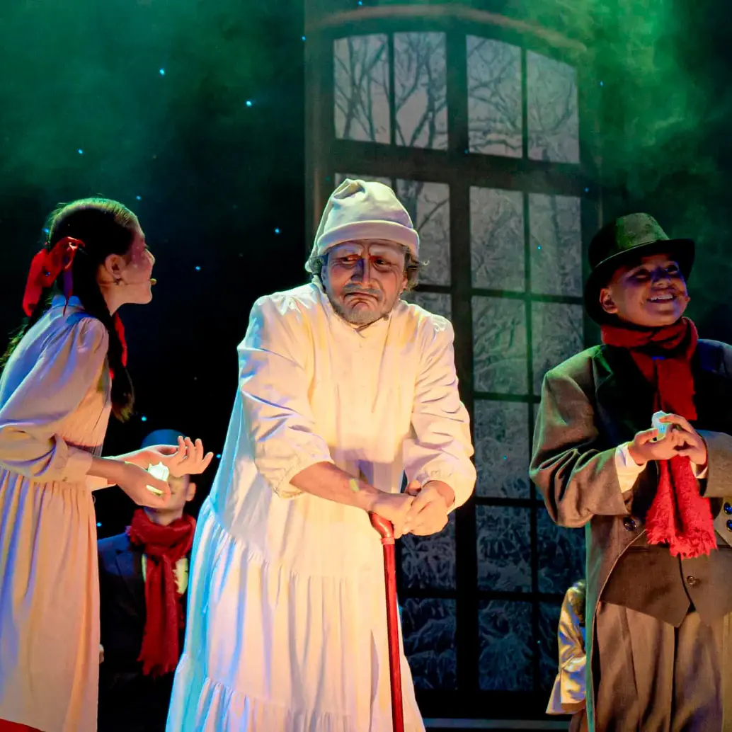 Ebenezer Scrooge es el protagonista de <i>Canción de Navidad</i>. FOTO: Cortesía Teatro Pablo Tobón Uribe