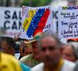 Manifestantes en Venezuela reclaman mejoras salariales mientras el país enfrenta una inflación de 475% y una fuerte pérdida del poder adquisitivo. FOTO AFP.