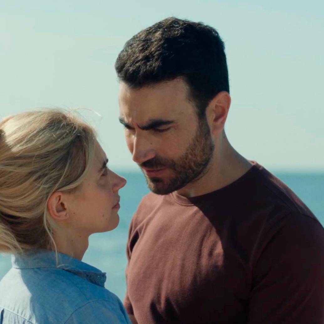 Imoge Poots y Brett Goldstein, son los protagonistas de All of you. FOTO Cortesía Apple TV+