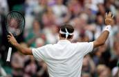 Roger Federer celebra su victoria sobre Matteo Berrettini de Italia en su partido de cuarta ronda durante el Campeonato de Wimbledon en el All England Lawn Tennis Club, en Londres, Gran Bretaña, el 8 de julio de 2019. Foto: EFE. 