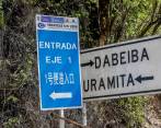Los chinos construyen la vía al Mar 2, en Dabeiba, corredor que conecta a Medellín y el Valle de Aburrá con la zona agroindustrial de Urabá, y es común encontrar letreros en la zona en mandarín para ubicar a los cientos de trabajadores de la obra. FOTO Juan Antonio Sánchez
