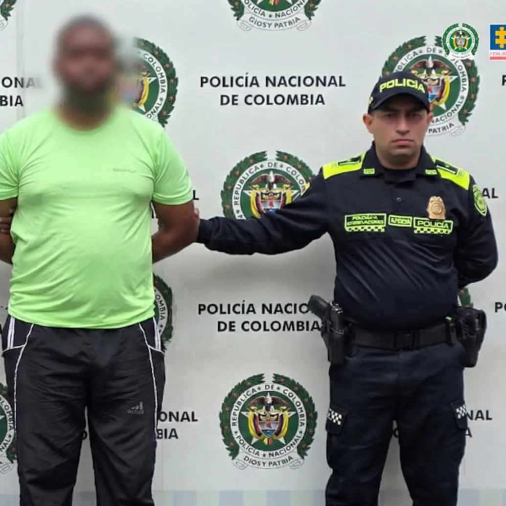 El entrenador de futbol fue señalado por la Fiscalía de aprovecharse de su profesión para abusar de jóvenes deportistas menores de edad. FOTO: Cortesía Fiscalía General de la Nación