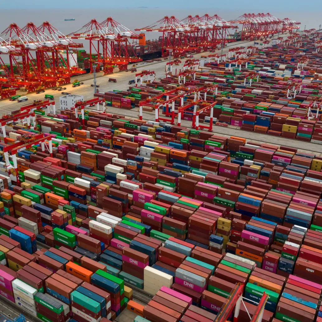 Washington mantiene el mínimo universal del impuesto del 10% en abril a los países a los que Estados Unidos exporta más de lo que importa. FOTO: Archivo
