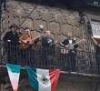U2 durante la grabación del video de <i>Street of Dreams </i>en el Centro Histórico de Ciudad de México. FOTO Instagram.com/u2