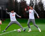 Díaz (izquierda), listo para recuperar el nivel. Liverpool es octavo con 44 puntos y Leeds, 16° con 29. Arsenal es el líder con 74. FOTo getty