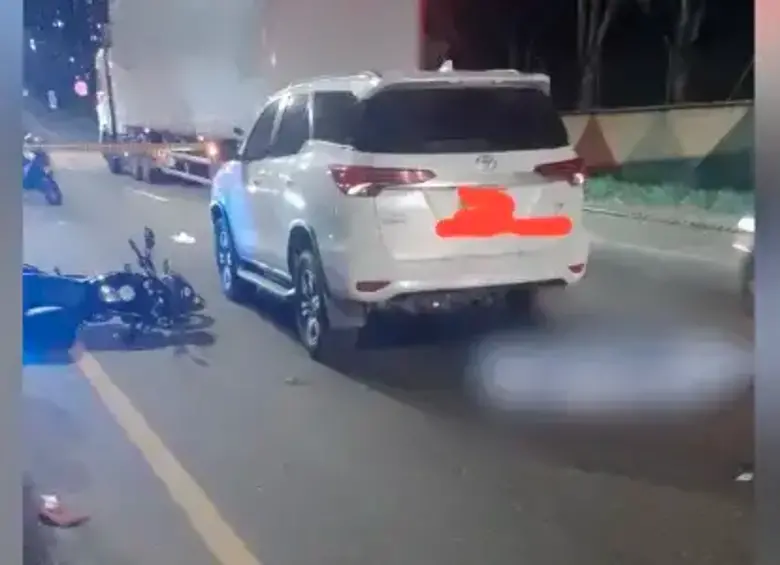 Motociclista murió al caer y ser atropellado en Bello