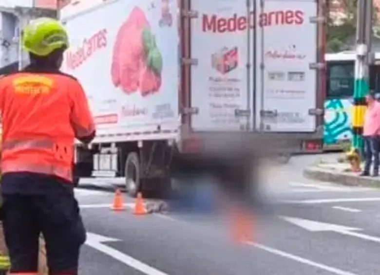 Fatal accidente en Medellín: Motociclista choca y muere en el lugar