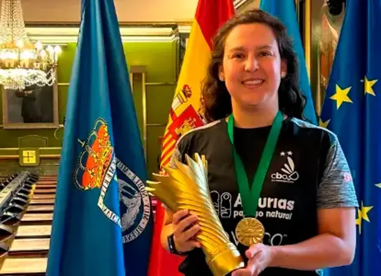 De Medellín a España: Mónica Ospina conquistó la Copa Iberdrola como entrenadora de Bádminton