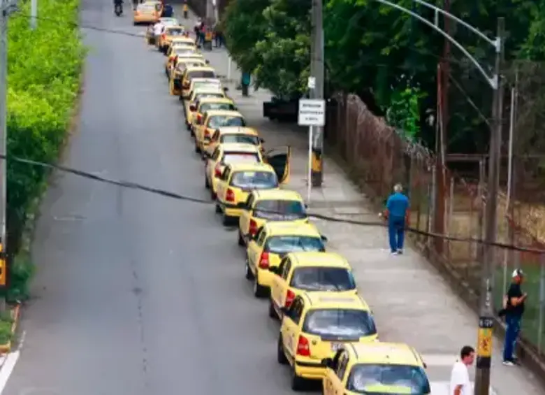 Estas son las quejas de los usuarios por irregularidades en acopio de taxis en El Poblado