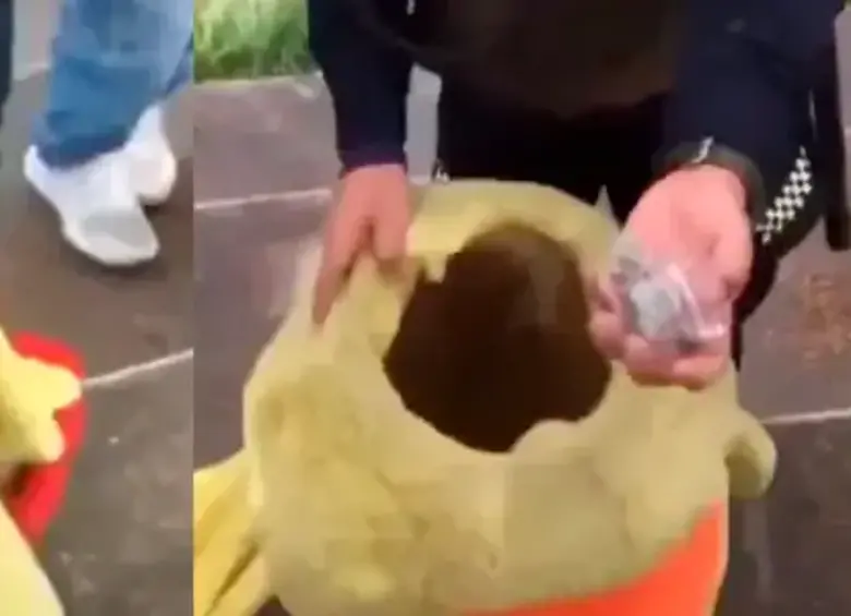 En video | Acusan a policía de meter marihuana dentro de pertenencias de artista callejero