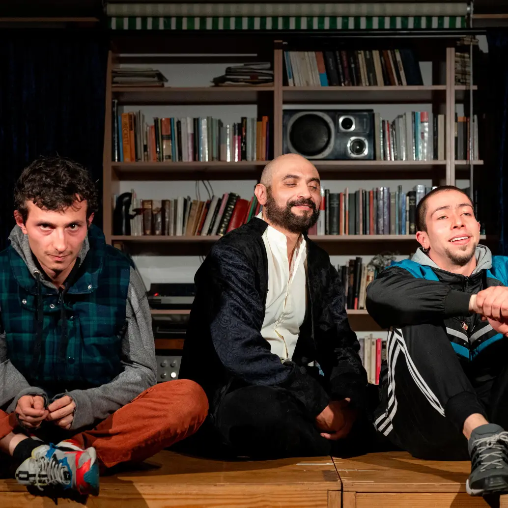 La obra Frágil tiene una duración de setenta minutos y cuenta con tres actores en escena. Foto: Cortesía Lina Castaño.