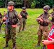 La muerte del civil provocó el secuestro de los 33 militares, estuvieron rodeados durante 3 días por más de 500 campesinos. FOTO CAPTURA DE PANTALLA