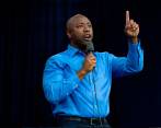 Imagen de Tim Scott que competirá con Donald Trump en el partido Republicano para ser candidato presidencial. FOTO Getty.