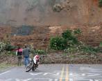 Al cumplirse dos meses del cierre de la vía Panamericana, por el derrumbe en el sector de Rosas, en el departamento de Nariño se han cancelado 600 matrículas mercantiles y en el Cauca se registran pérdidas por 50.000 millones de pesos. FOTO EFE