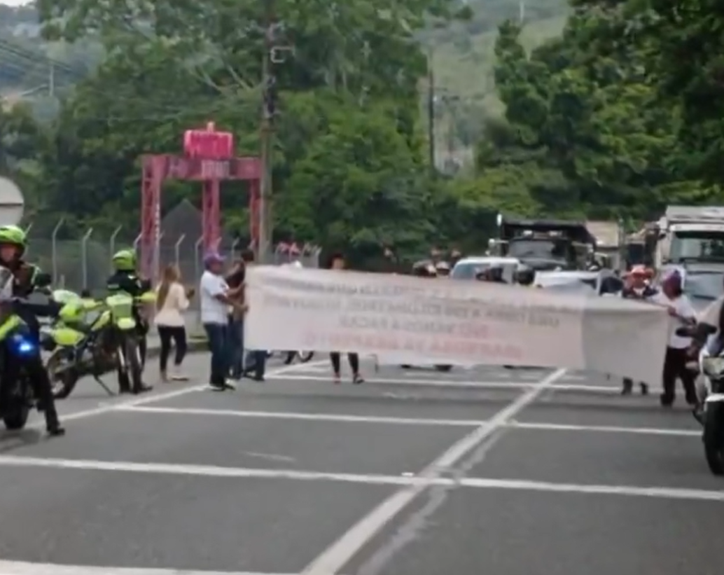 Protestas en el peaje El Trapiche en Barbosa. FOTO: CAPTURA DE VIDEO