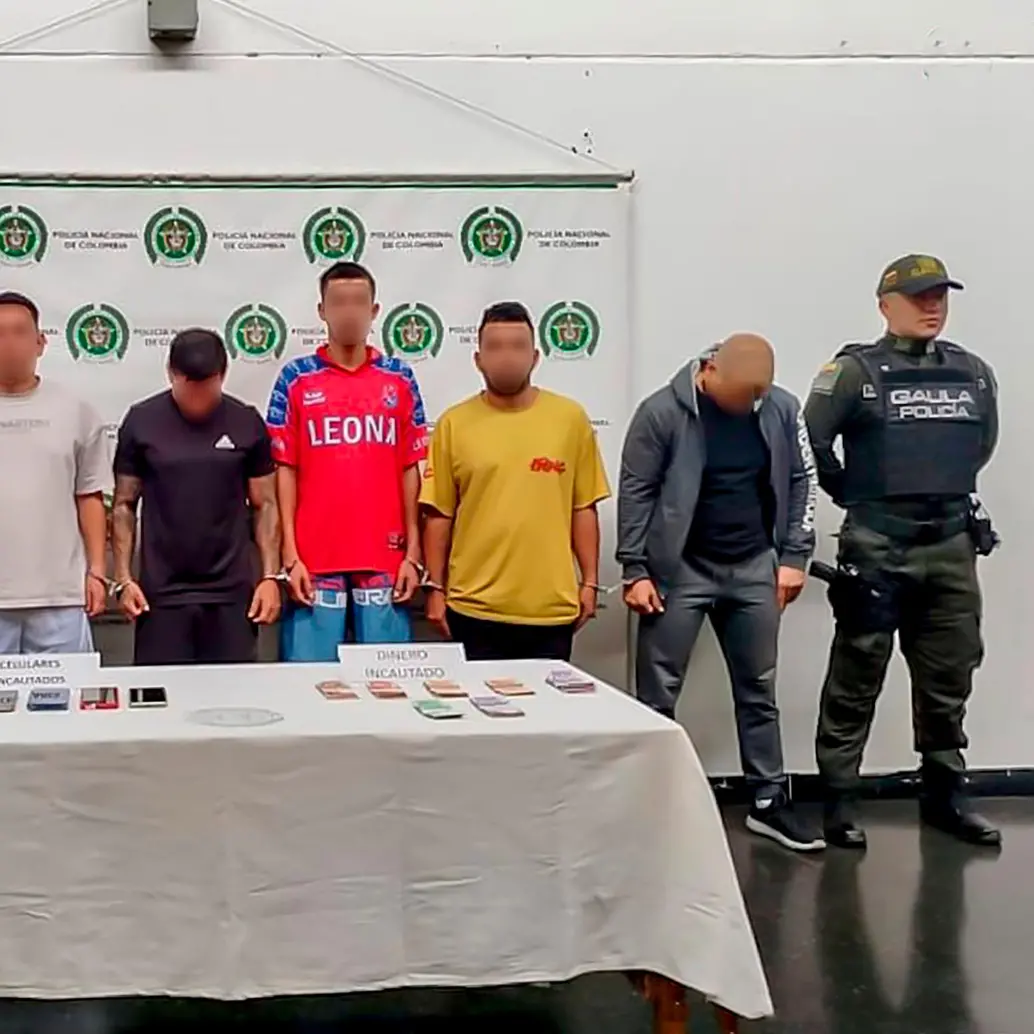 Ninguno de los siete capturados aceptó cargos por presunto concierto para delinquir, desplazamiento forzado y extorsión, todas las conductas agravadas. FOTO: CORTESÍA POLICÍA
