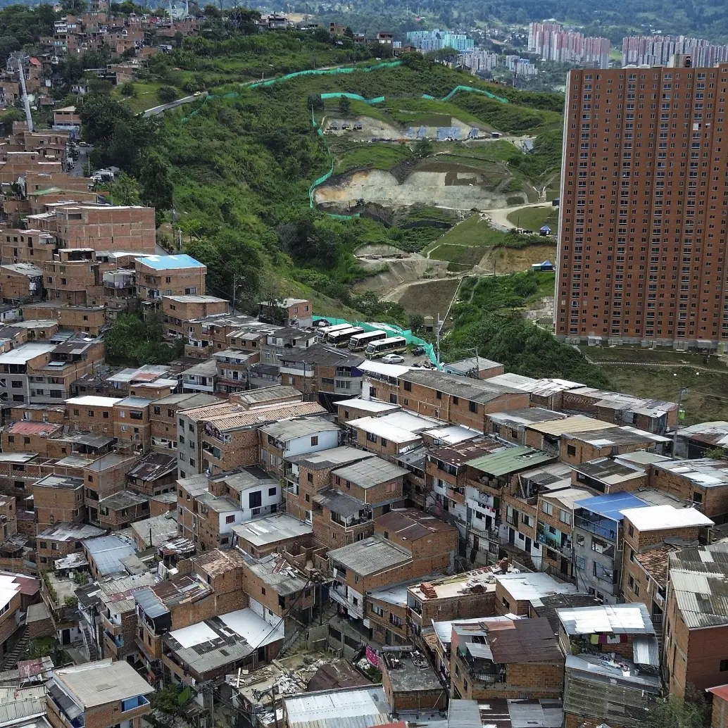 La discusión cobra especial relevancia en Medellín, una ciudad marcada por una geografía compleja y un crecimiento urbano acelerado. Foto: Manuel Saldarriaga 